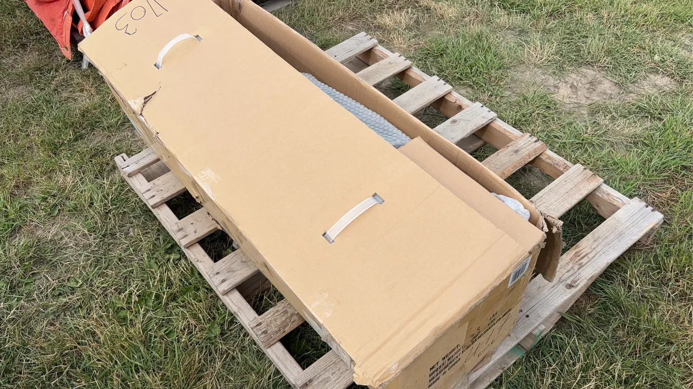 Christmas Tree, 8' in box, unused, *Unreserved*