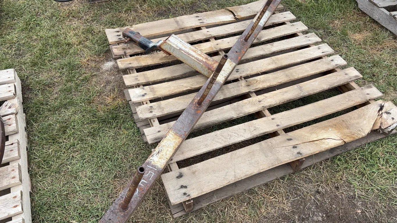 Spooling barbwire hitch attachment, *Unreserved*