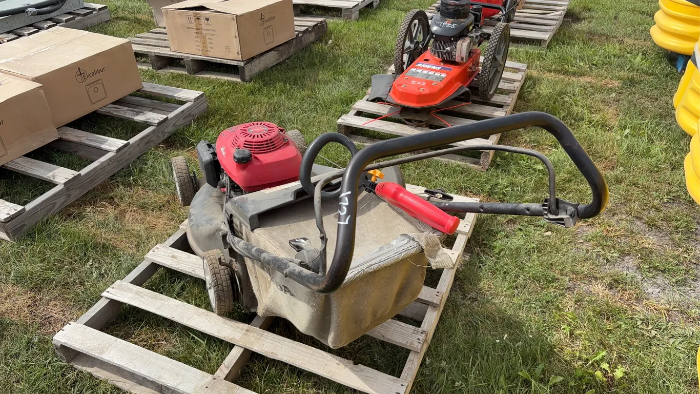 Honda 21" Rear bag Gas Lawn Mower, Homelite Elec. Weed trimmer, *Unreserved*