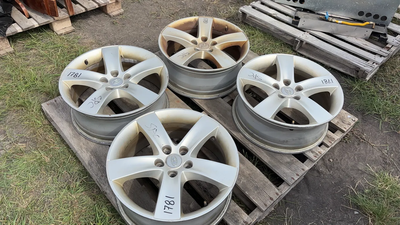 4 Hyundai 5 bolt rims, fits Sante Fe, Vera Cruze, *Unreserved*