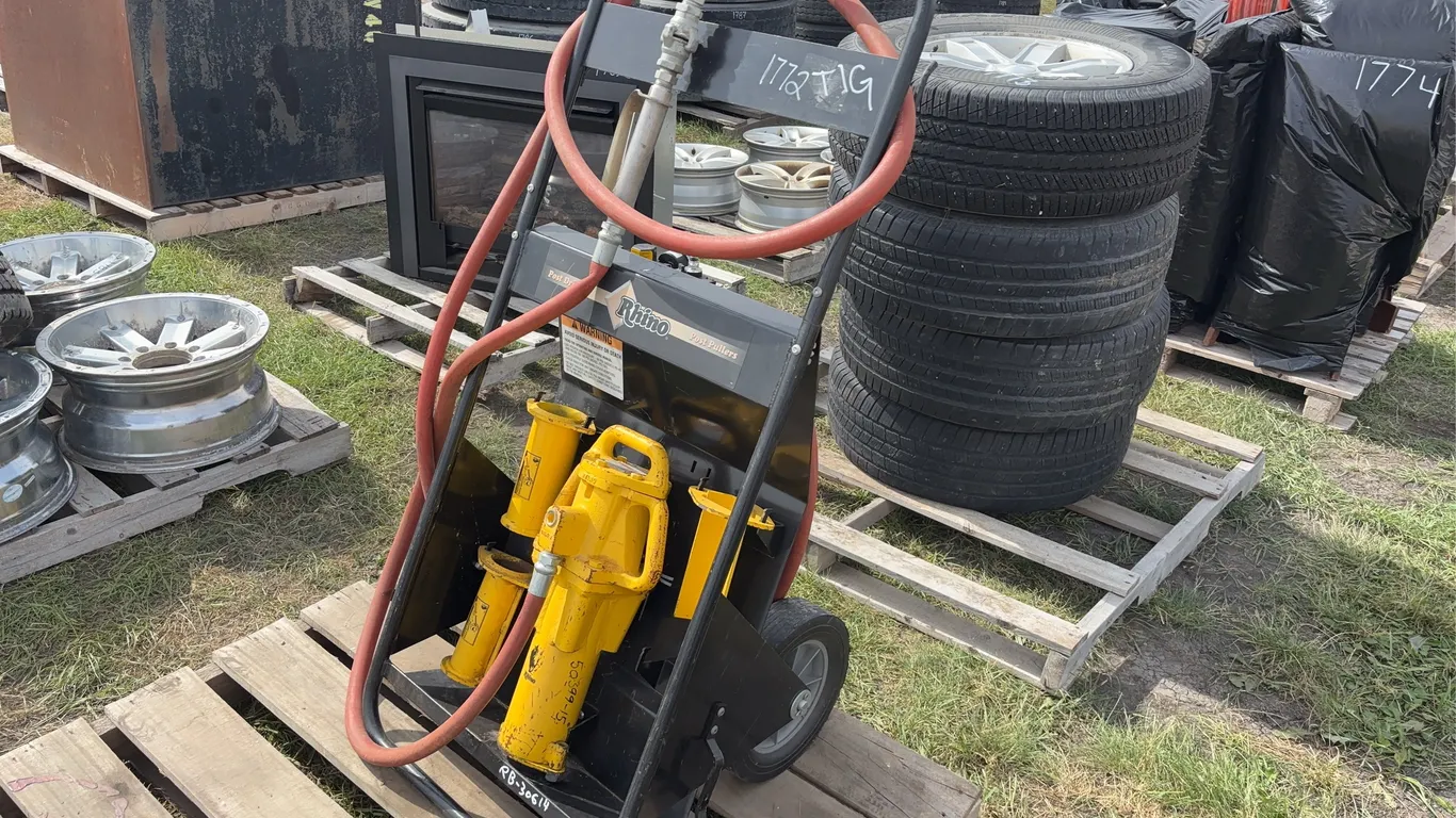 Rhino Post driver, post puller, *Unreserved*