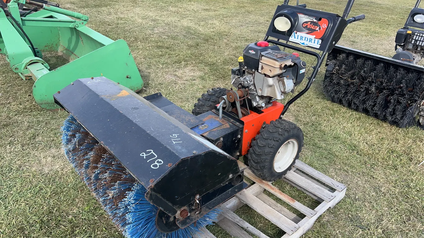 Ariens Snowbrush 36" W, Model 926044, sn 000283, 305cc, 14.5 ft-lbs, *Unreserved*