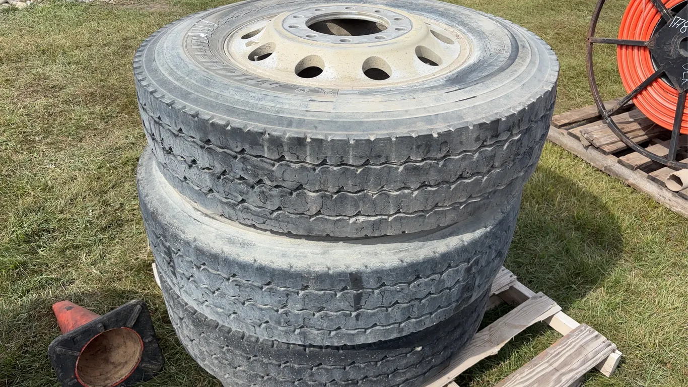 3 Michelin tires 11R24.5 XZY3 w/ 10 bolt rims, *Unreserved*