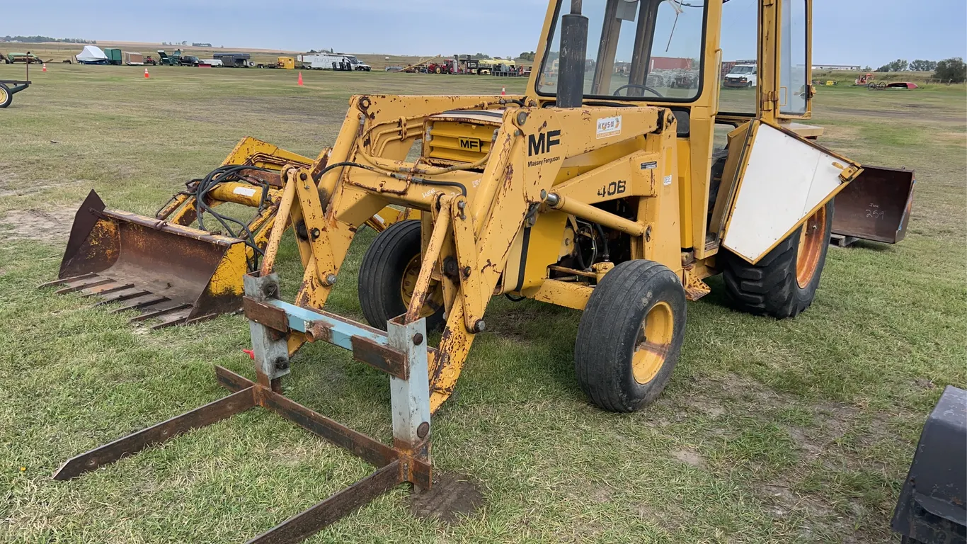 Massey Ferguson B40 Tractor w/ FEL 6' Bucket & Bale Spear Attachment *Unreserved*