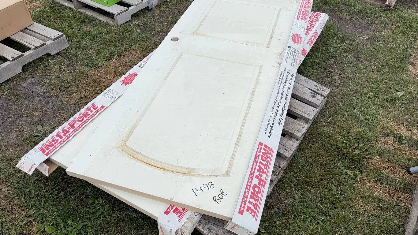 2 Interior House doors, approx 80"x32" *Unreserved*