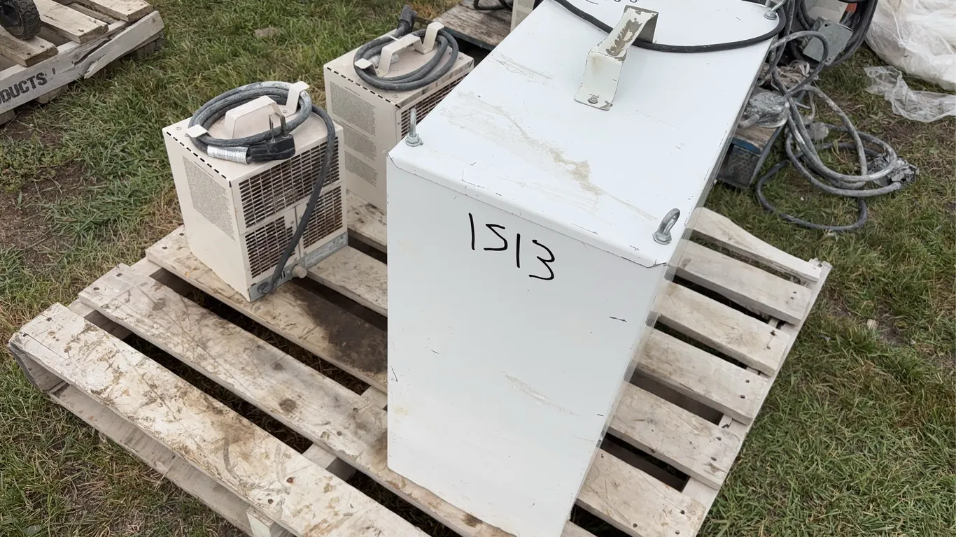 LB White Classic Heater, & 2 Space heaters, *Unreserved*