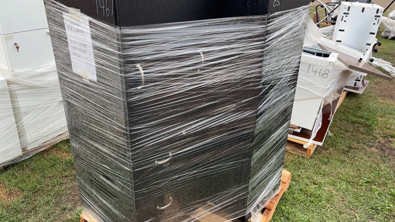 3 Drawer Metal Filing Cabinet, approx 4.5'x2'x2', 4 drawer Metal Filing cabinet, approx 4.5'x3'x1.5', *Unreserved*