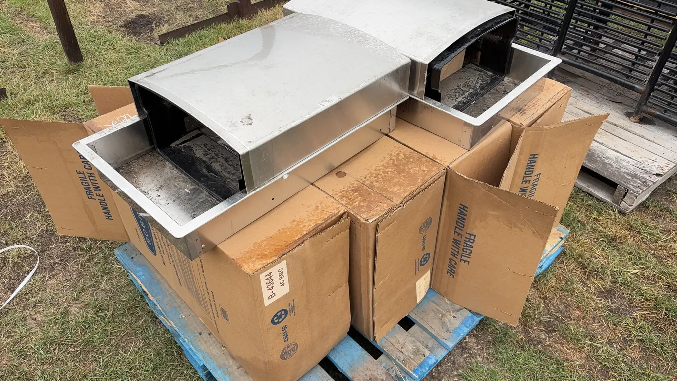 6 Flush mount paper towel Dispensers, *Unreserved*