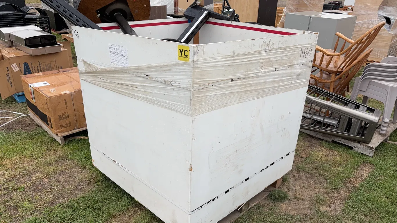 Wood Storage bin, Wood Circle table w/ metal legs, & *Unreserved*