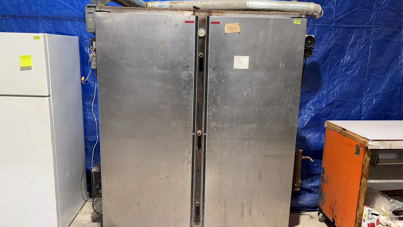 Commerical 2 Door Stainless Steel Smoker with Bradley Smoke Generator and Emerson 16E09-101 Electronic Temperature Control *Unreserved*