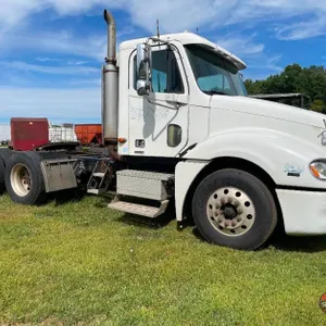 2004 Freightliner Truck VIN # 1FUJA6CV34LM09411 - Prairie Farm WI