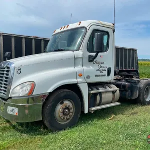2017 Freightliner Cascadia 125 Truck, VIN # 1fuggedv1hlhs3777 - Alma Center WI