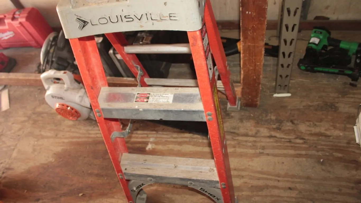 3 Foot Louisville Step Ladder