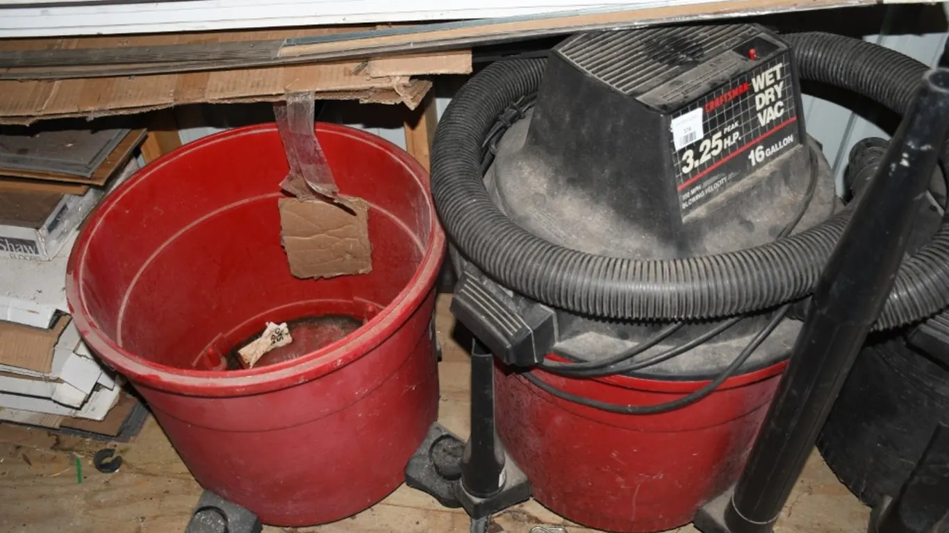 Craftsman 16 Gallon 3.25 Horsepower Wet Dry Vac with Extra Tub