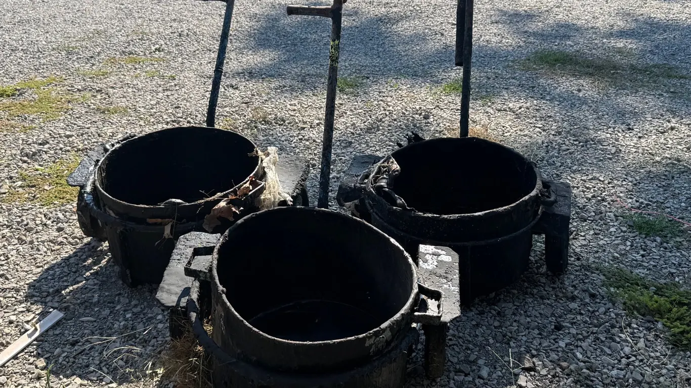 Tar Buckets