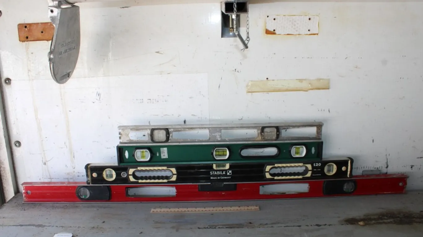 4 Levels: 48 Inch, 32 Inch, and 2 24 Inch