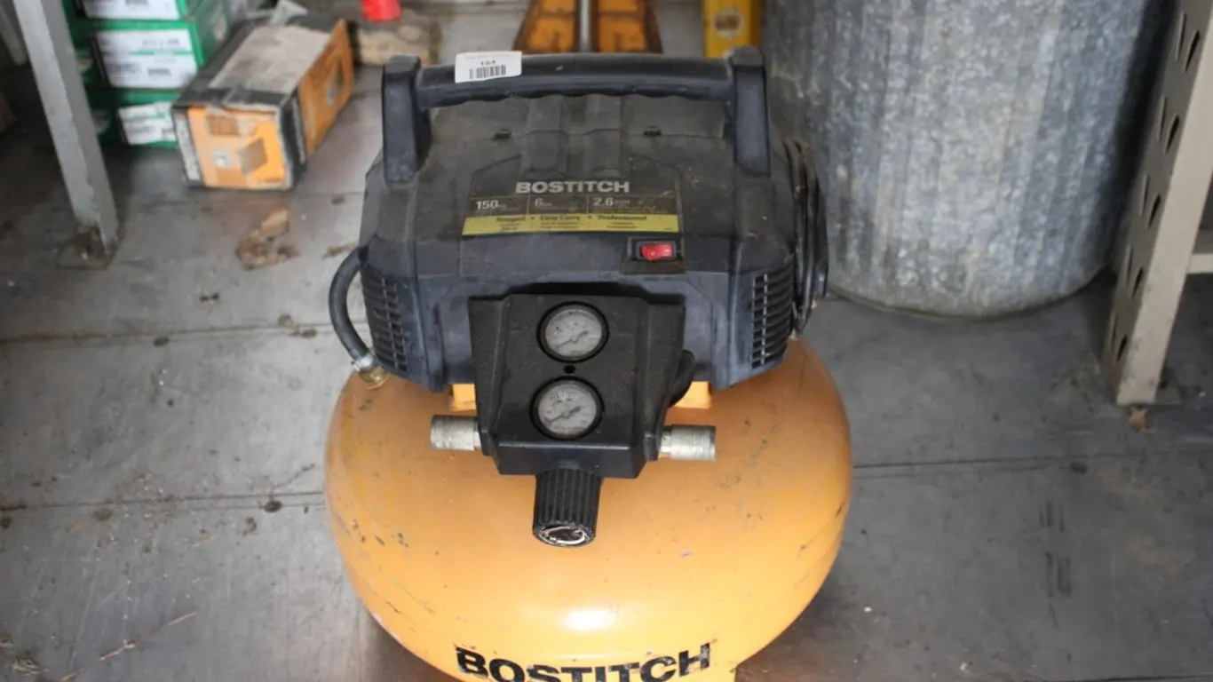 Bostitch 150 PSI 6 Gallon Pancake Compressor