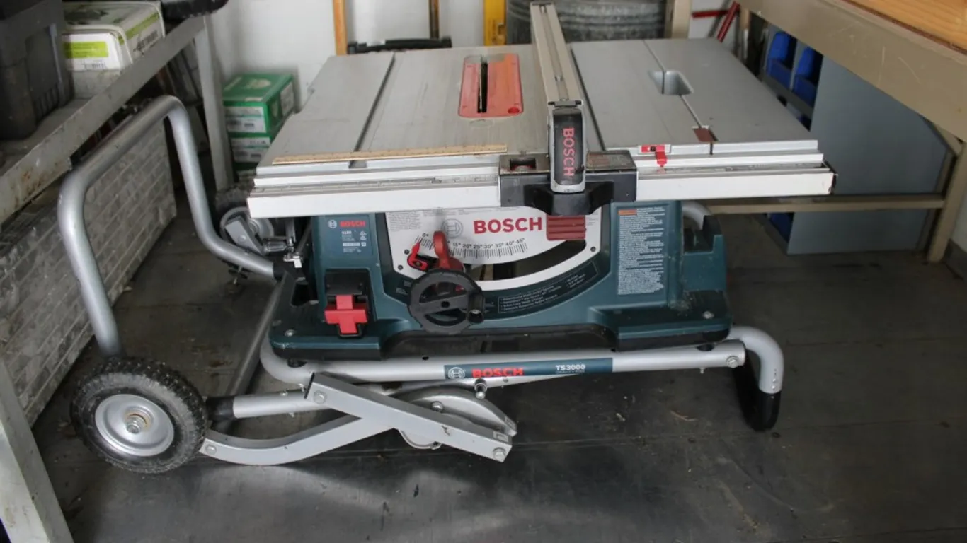 Bosch Table Saw with Portable Folding Stand