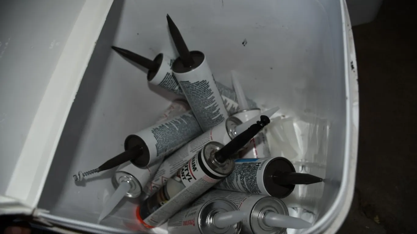 Caulk
