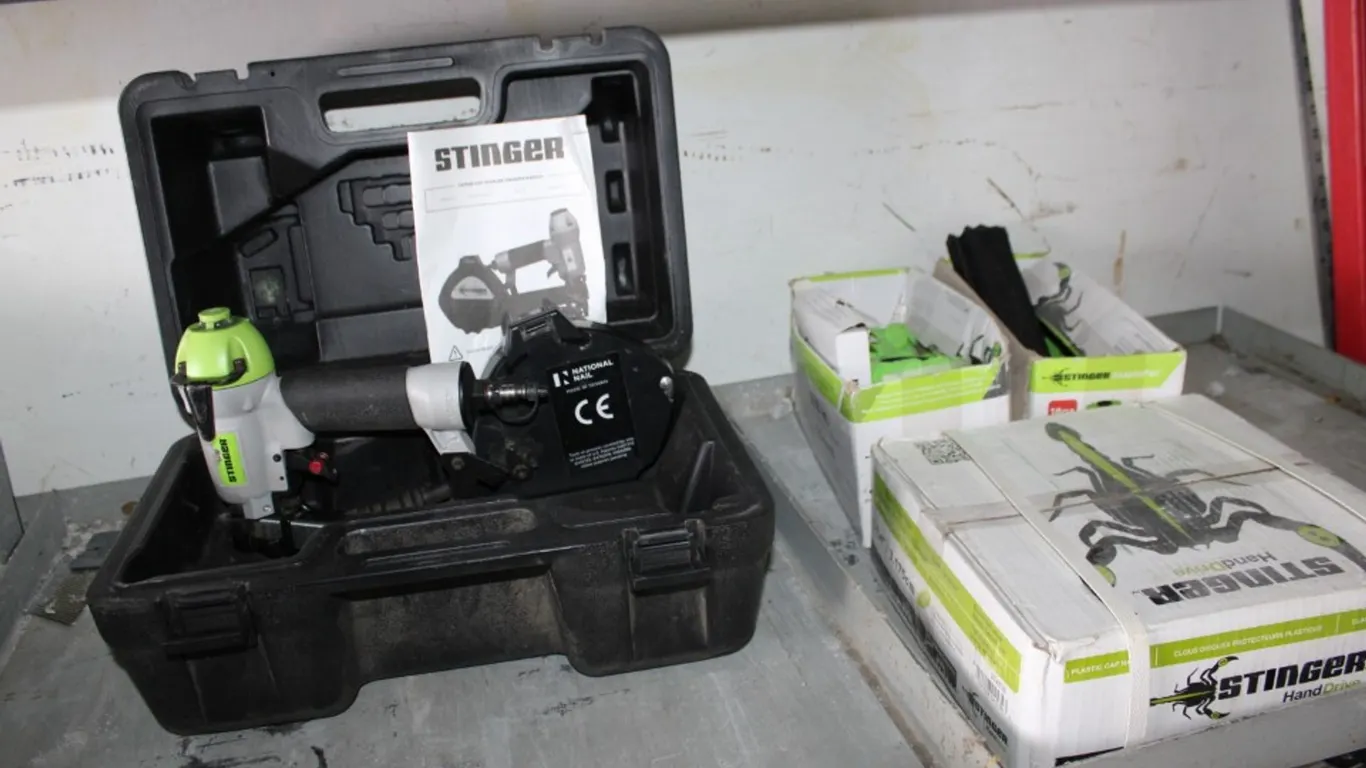 Stinger Cap Stapler with Plastic Cap Staples