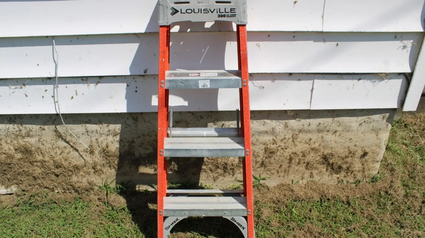 4 Foot Louisville Step Ladder