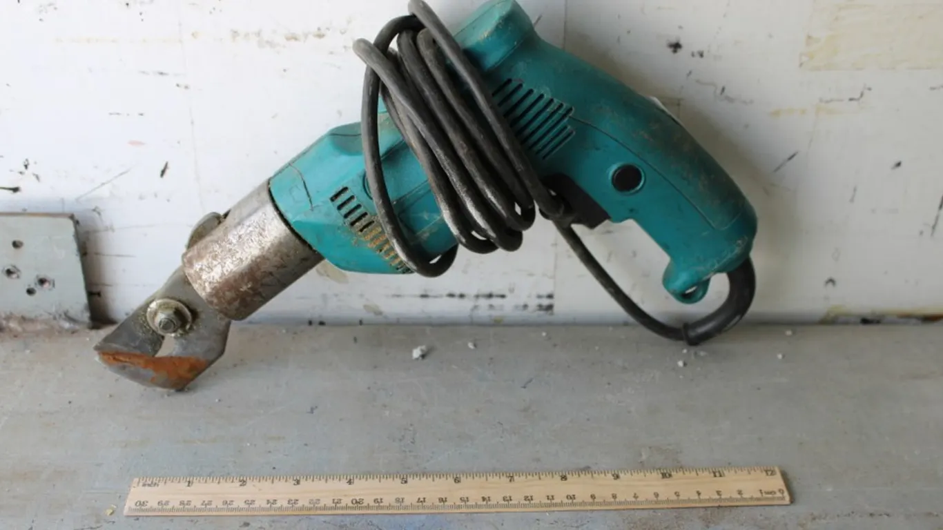 Makita Nibbler