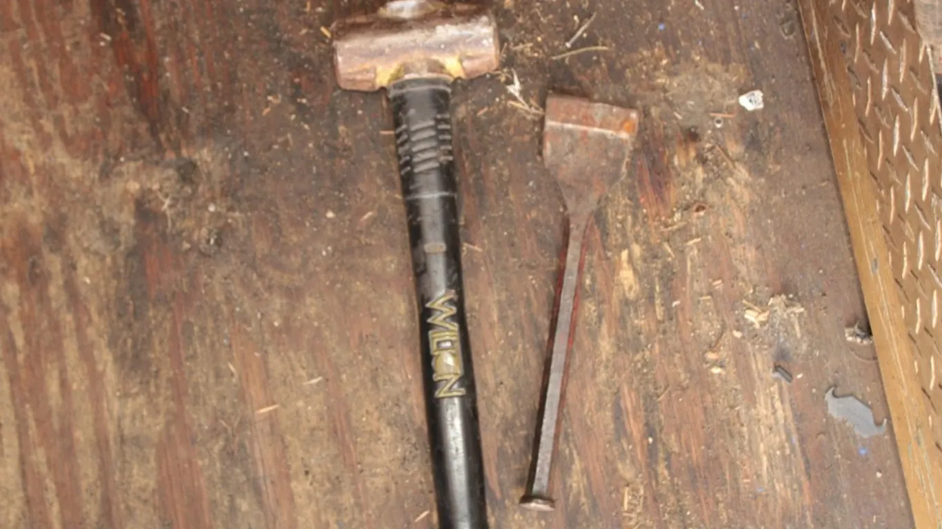 4 Pound Sledgehammer and Chisel