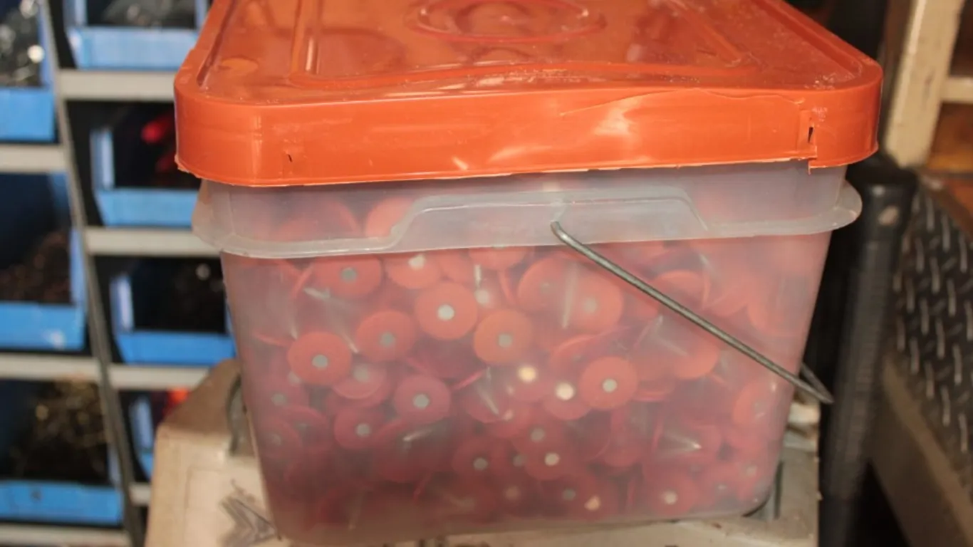 1 Inch Plastic Cap Nails
