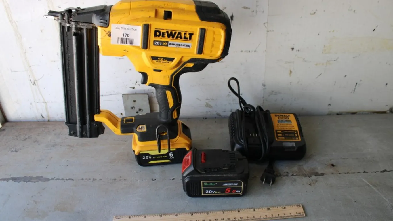 DeWalt 20 Volt 18 Gauge Brad Nailer with 2 Batteries and 1 Charger