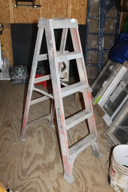 5 Foot Louisville Step Ladder
