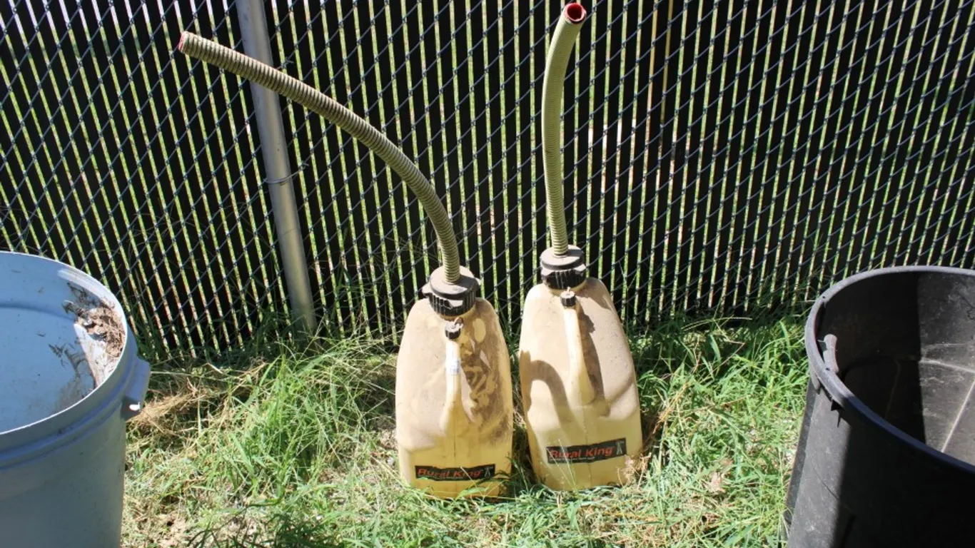 2 Royal King 5 Gallon Gas Cans