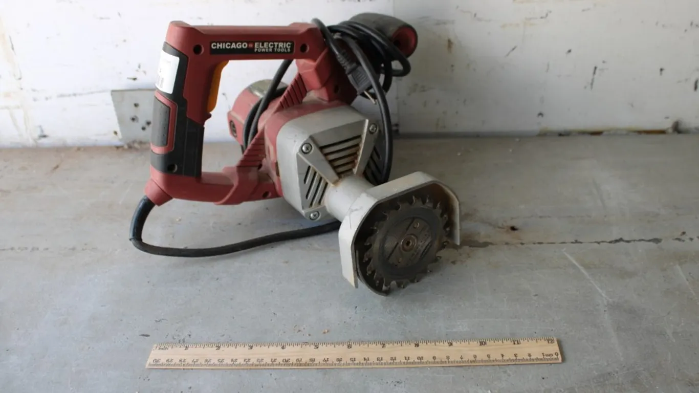 Chicago Electric 3 and Three-Eighths Inch Blade Toe Kick Saw