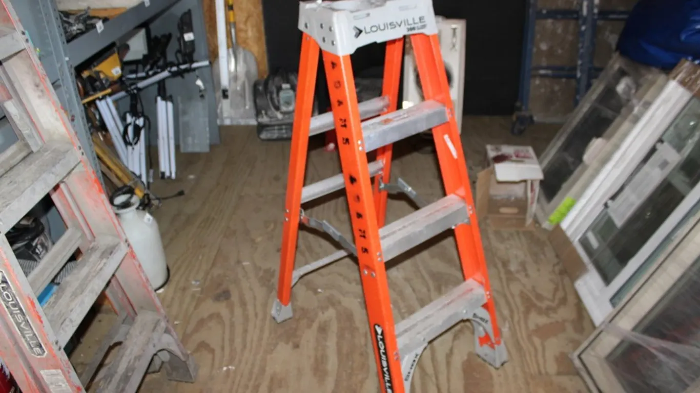 4 Foot Louisville Step Ladder