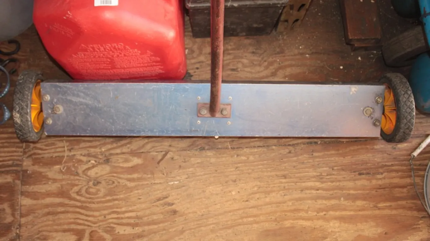 32 Inch Site Magnet