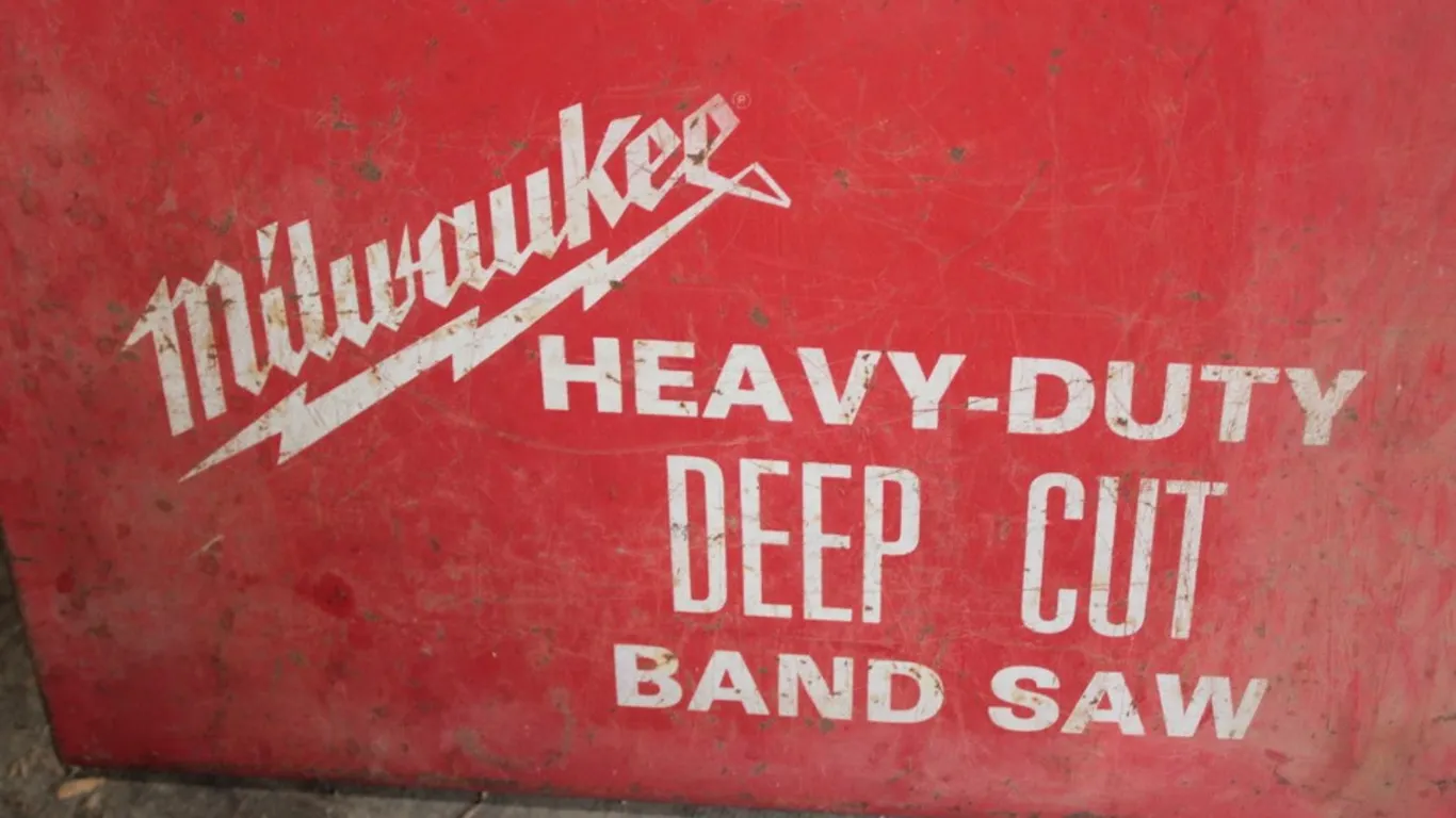 Milwaukee Heavy-Duty Deep Cut Bandsaw