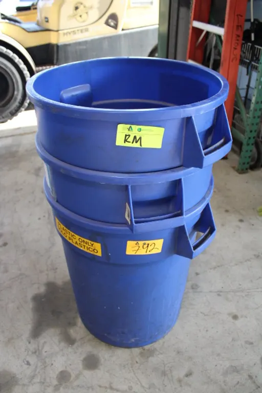Rubbermaid Garbage Cans