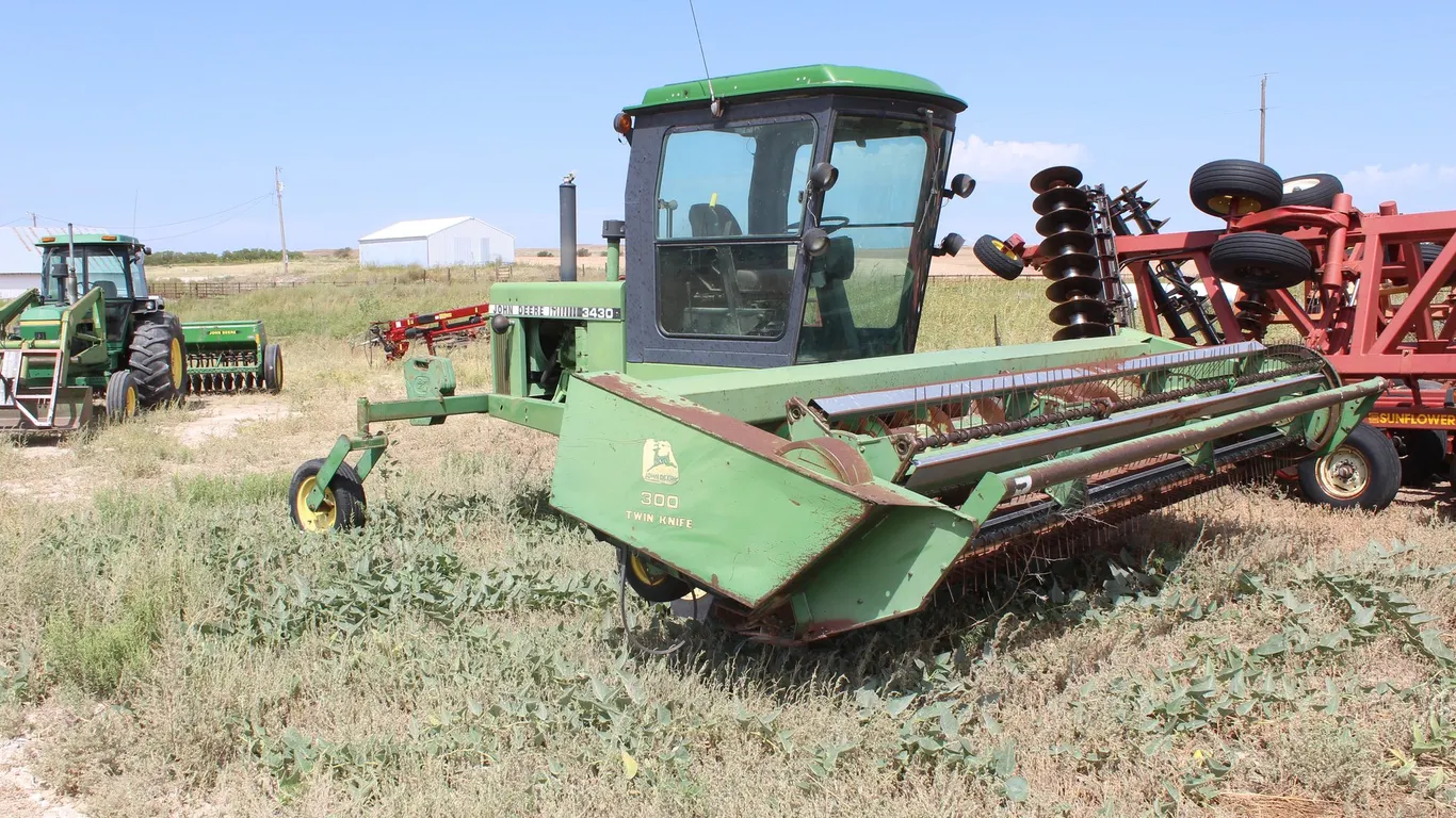 John Deere 3430 Self Propelled Swather