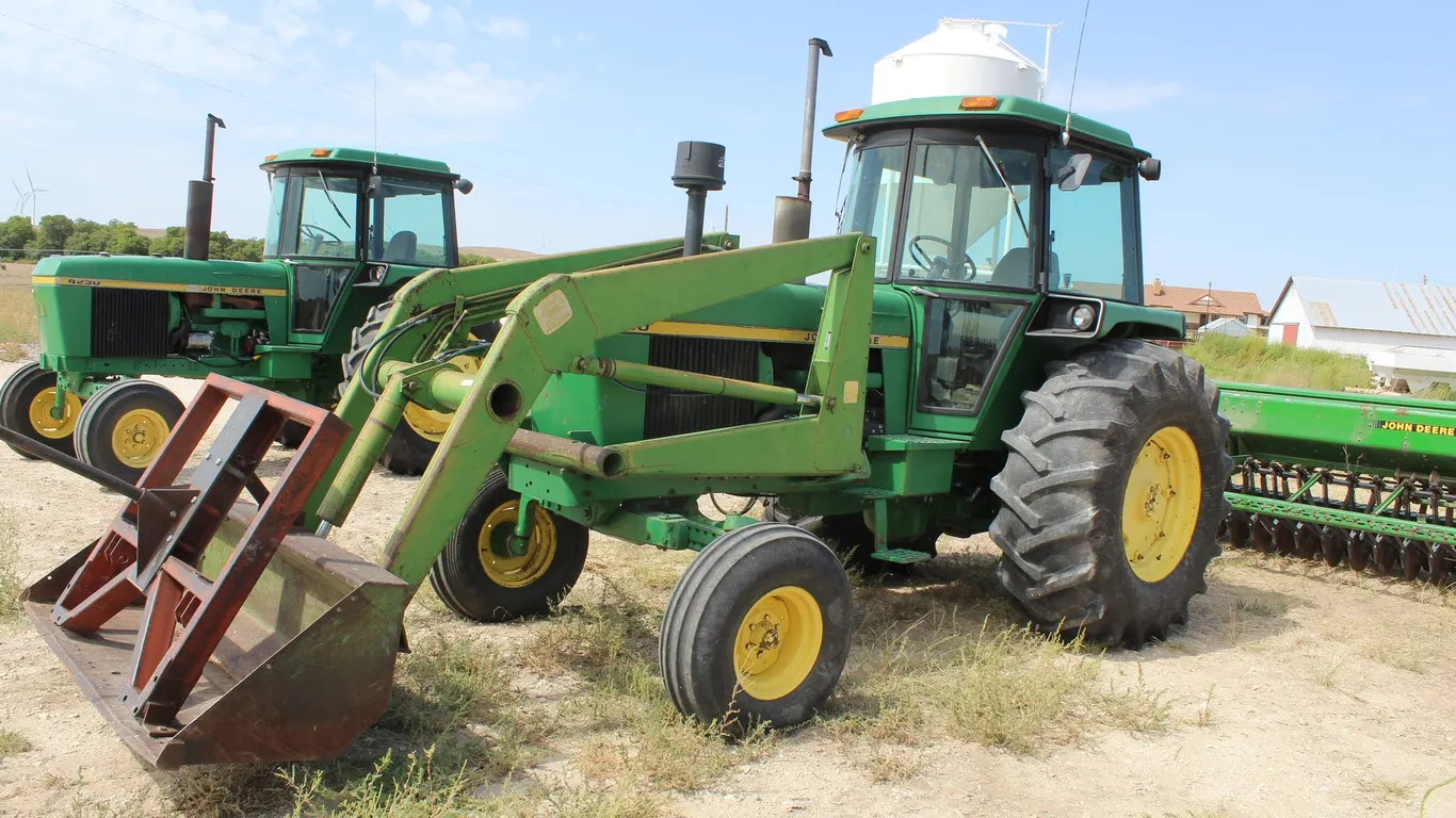 John Deere 4230 with John Deere 158 Front End Loader