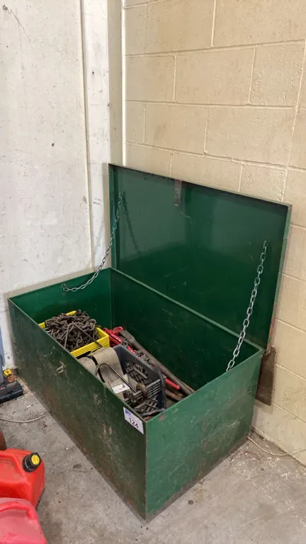 GREEN METAL JOB BOX WITH ASSORTED HEAVY DUTY CHAINS, TOW CHAINS, EXTENSION CORD, LEVER CHAIN LOAD