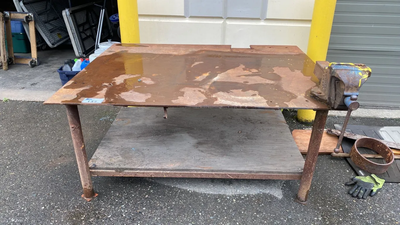 1/2" THICK TOP METAL SHOP TABLE WITH HEAVY DUTY BENCH VICE MEASURES APPROX 63" X 48" X 29"H