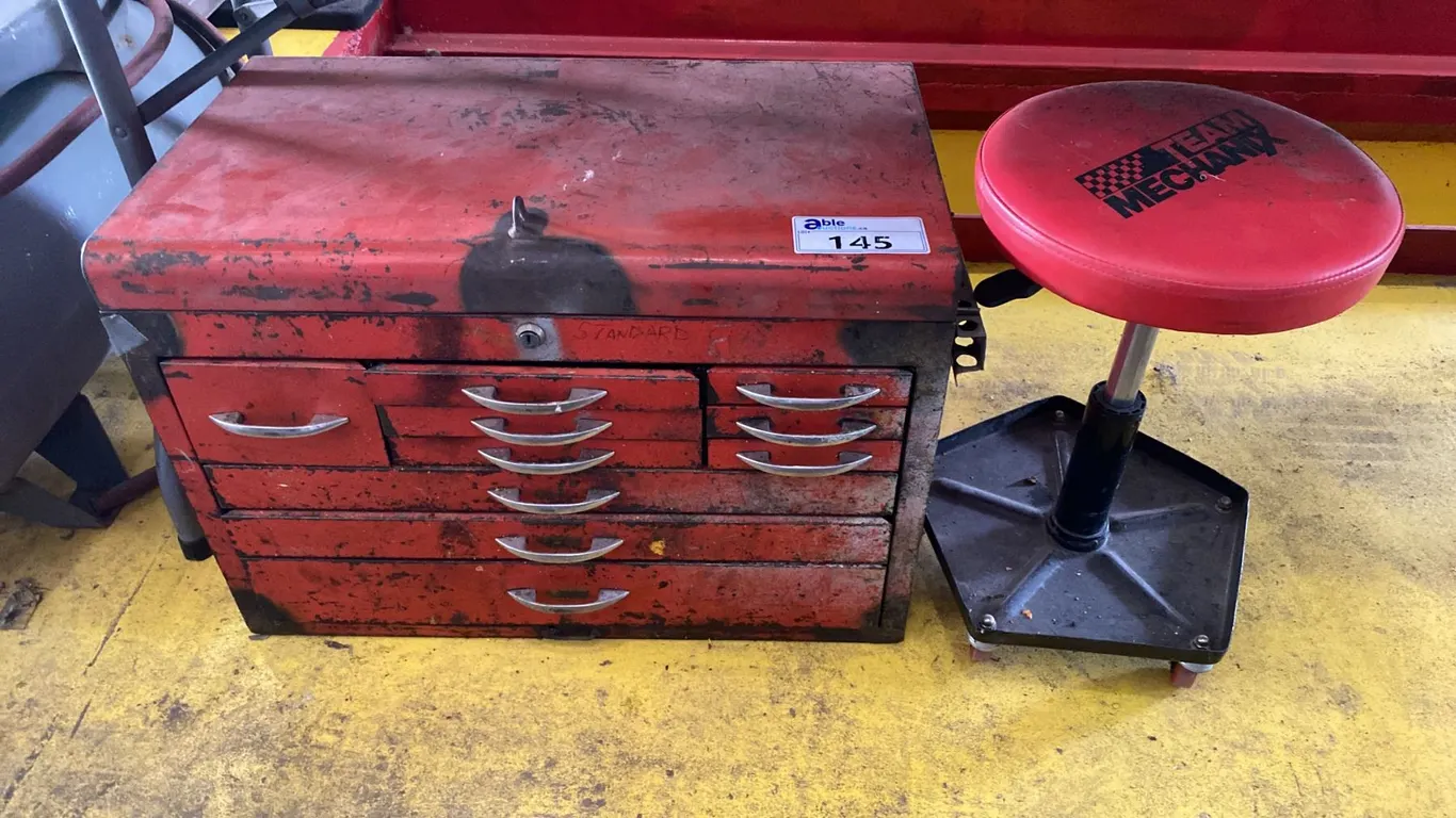 RED METAL 10 DRAWER TOOL CHEST & MECHANICS MOBILE STOOL