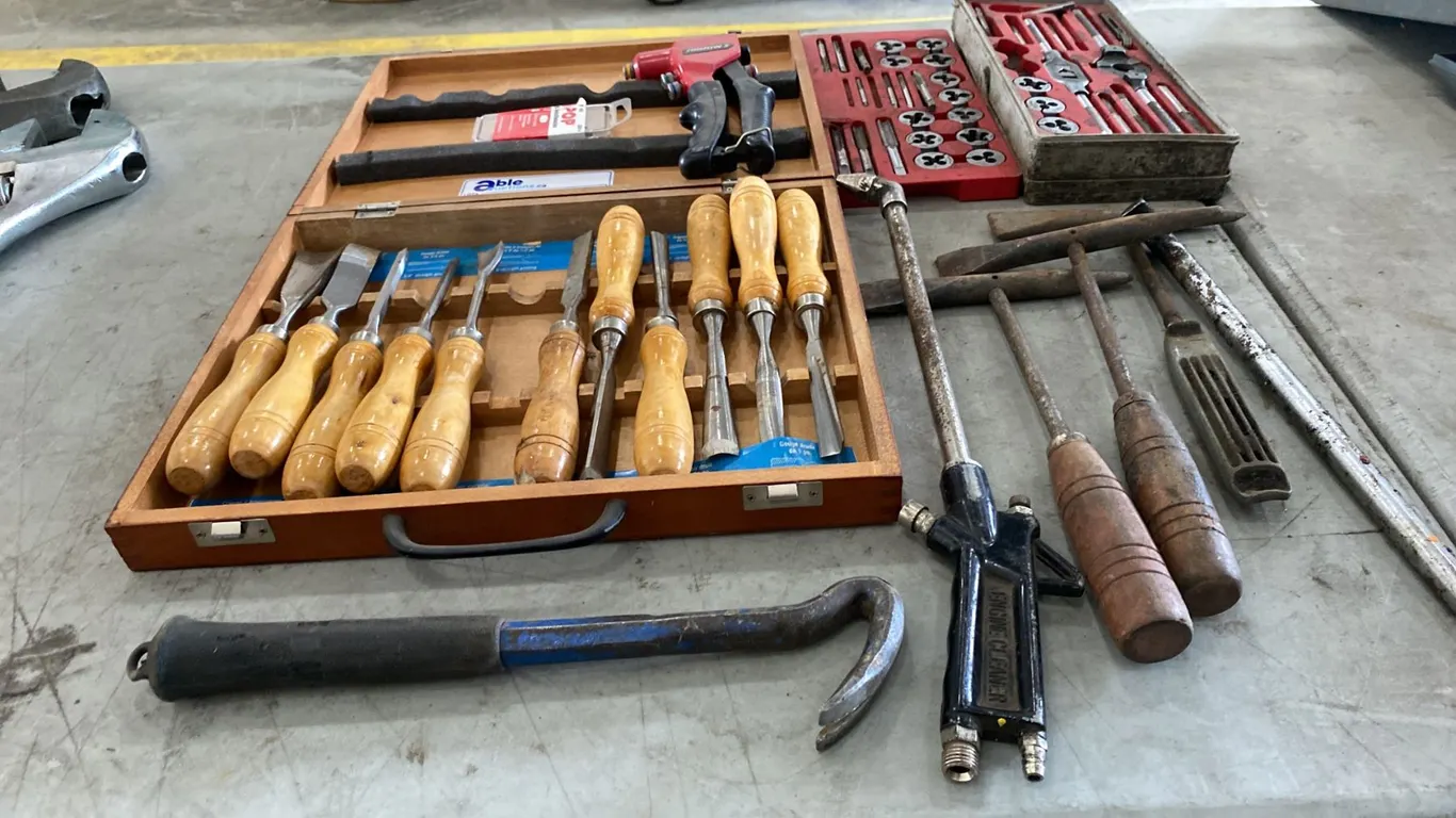 TAP AND DIE SET, CHISEL SET, ARROW RIVET GUN & ASSORTED HAND TOOLS,