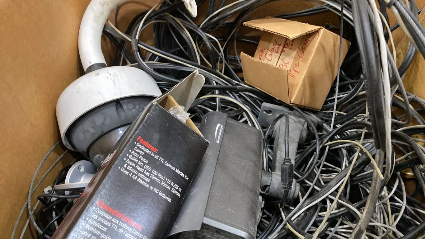 BOX WITH ASSORTED SURVEILLANCE CAMERAS, VIVITAR 730AFC ELECTRONIC FLASH & ASSORTED CORDS