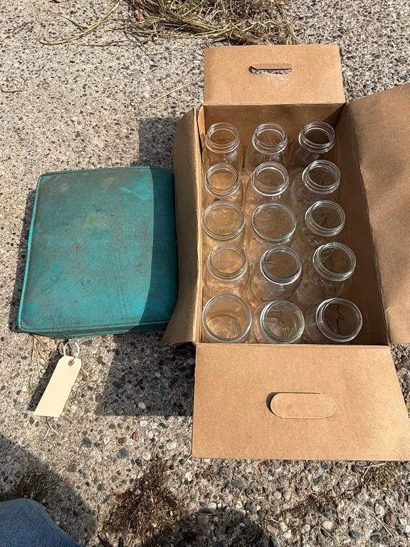 (15) Quart Jars with Seat Cushion