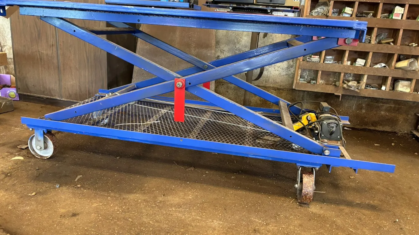 Rolling Lift Table with Hoist