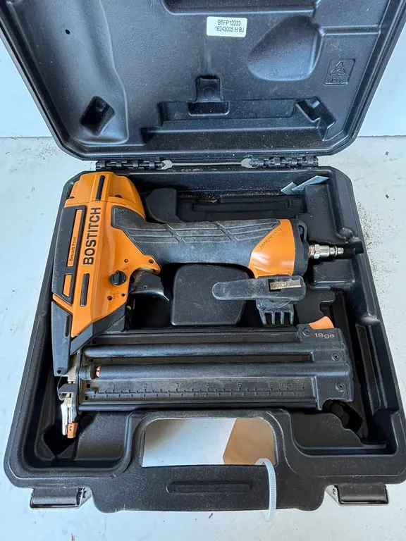 Bostitch Pneumatic 18 GA Brad Nailer