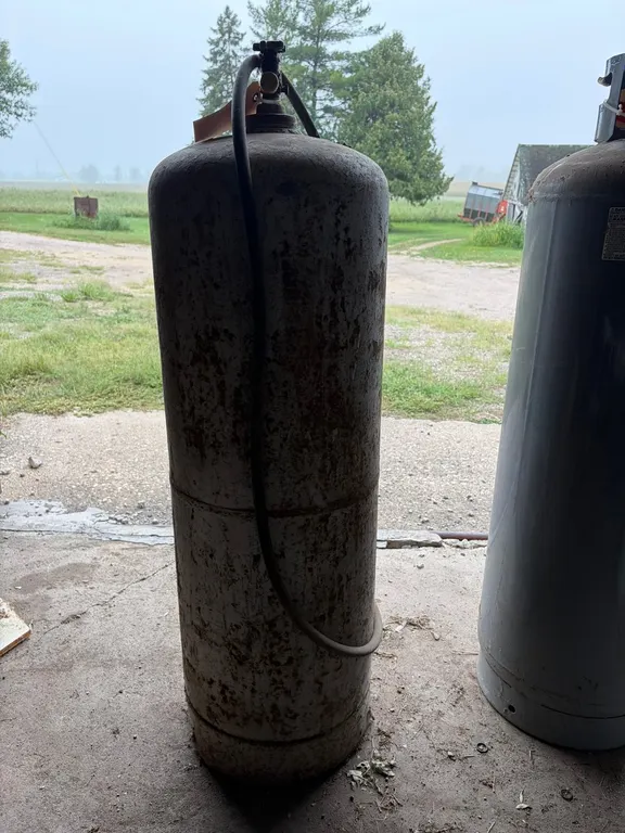 100 Pound Tank