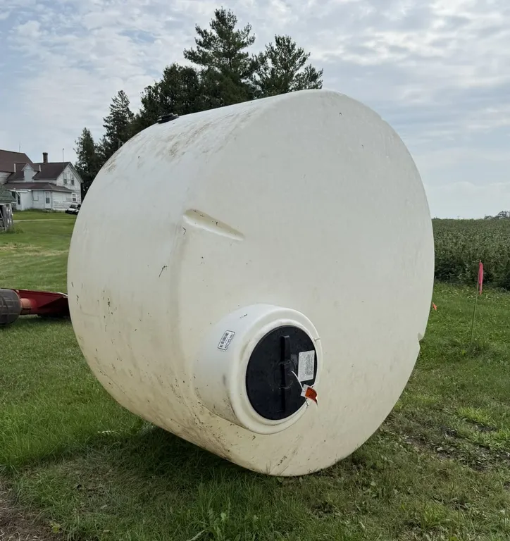 1300 Gallon Water Tank