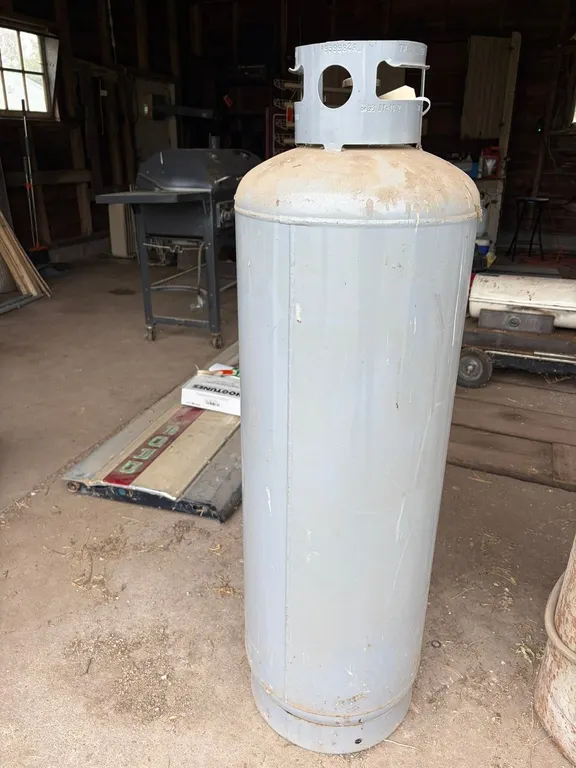 100 Pound Tank