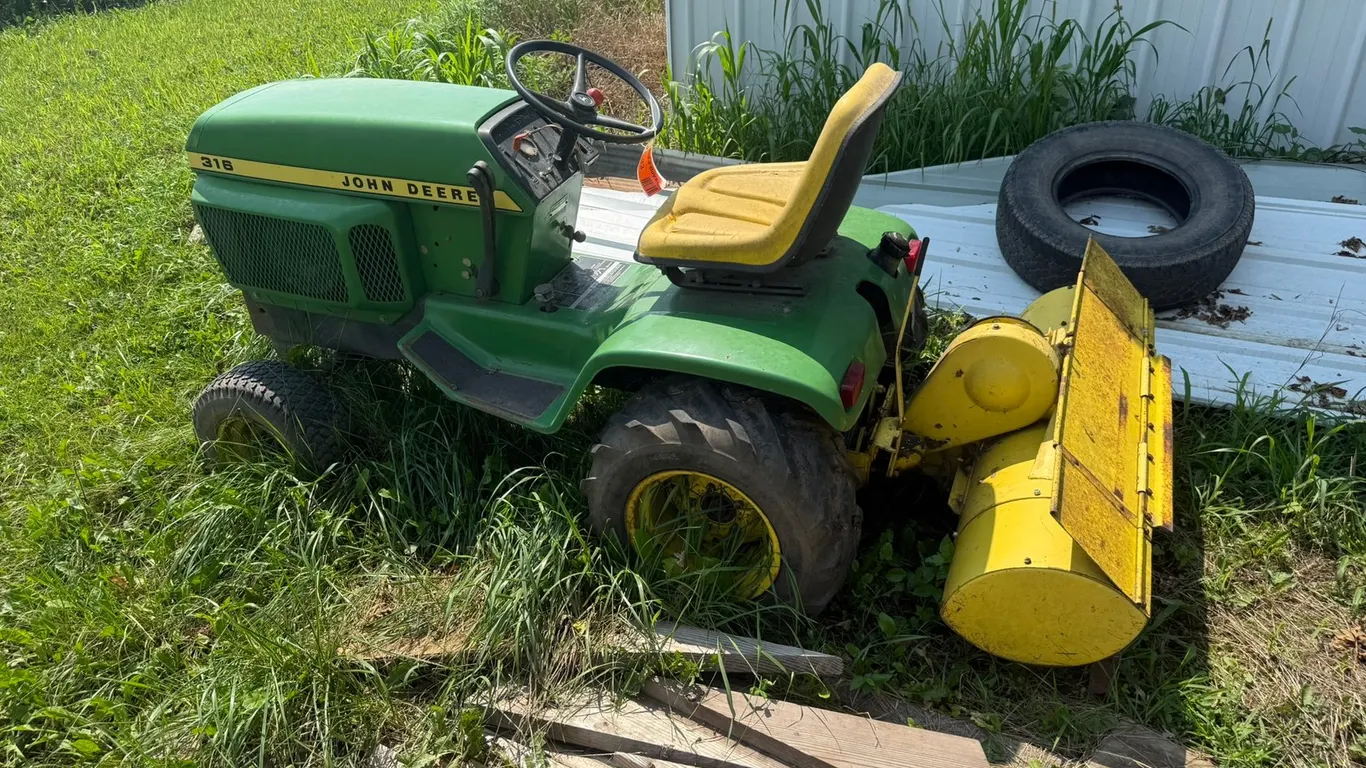 John Deere 316 Garden Tractor
